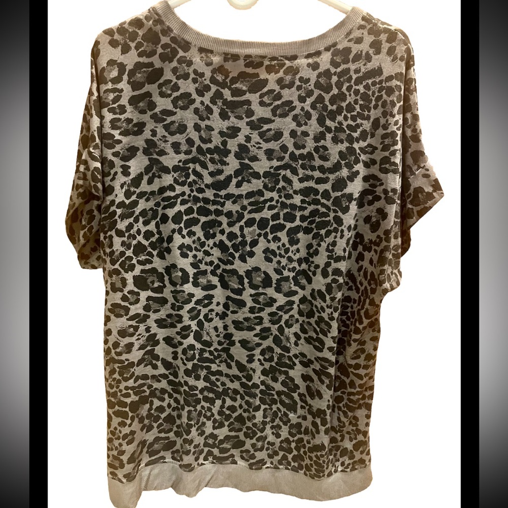 Dantelle Leopard Print Short Sleeve Knit Tunic Size 1X - Picture 2 of 5
